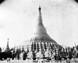 La pagoda Shwedagon a Rangoon, c.1886 da English Photographer